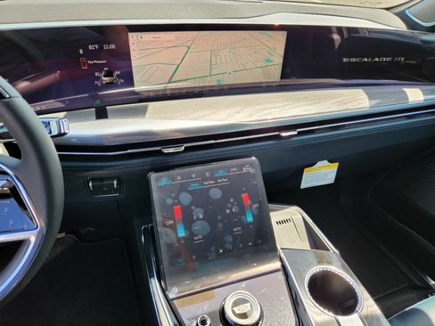 New 2025 Cadillac Escalade IQ Luxury 2 image 25