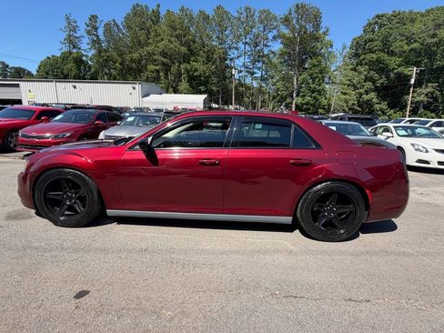 Used 2019 Chrysler 300 Touring w/ Sport Appearance Package RWD image 9