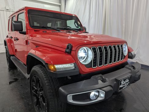 Used 2025 Jeep Wrangler Unlimited Sahara image 20