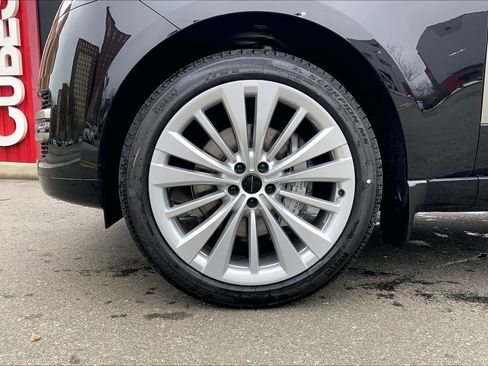 New 2026 Land Rover Range Rover Long Wheelbase SE AWD/4WD image 11