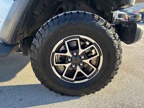 Certified 2024 Jeep Wrangler Unlimited Rubicon w/ Technology Group image 10