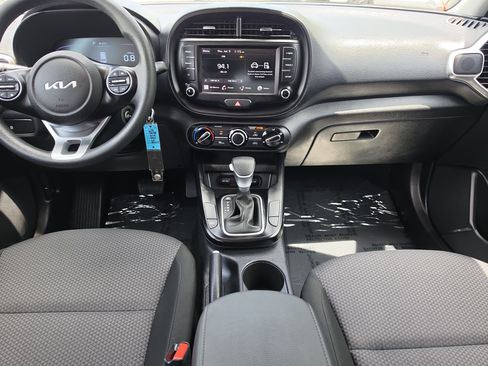 Certified 2025 Kia Soul LX FWD image 14