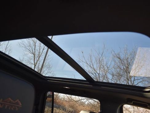 New 2026 Chevrolet Suburban High Country image 17