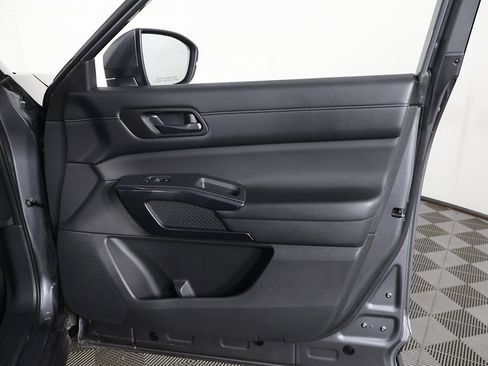 Used 2023 Nissan Pathfinder SV image 23