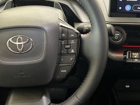 Used 2026 Toyota Prius Plug-In Hybrid FWD image 32