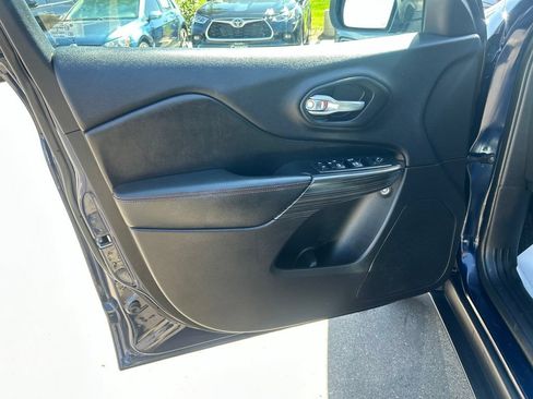 Used 2016 Jeep Cherokee Trailhawk w/ Leather Interior Group AWD/4WD image 23