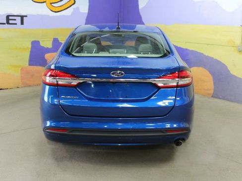 Used 2018 Ford Fusion SE FWD image 3
