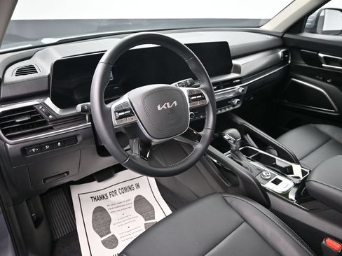 New 2025 Kia Telluride LX FWD image 13