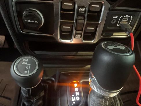 Used 2024 Jeep Wrangler Unlimited Sahara image 11