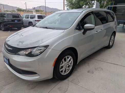 Used 2022 Chrysler Voyager LX FWD image 3