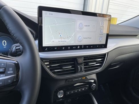 Used 2024 Ford Escape Platinum image 9