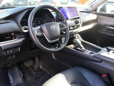 Certified 2025 Toyota Grand Highlander AWD image 66