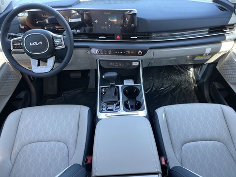 New 2026 Kia Carnival EX FWD image 3