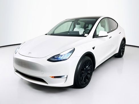 Used 2021 Tesla Model Y Long Range AWD/4WD image 3