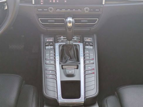 Used 2021 Porsche Macan image 19