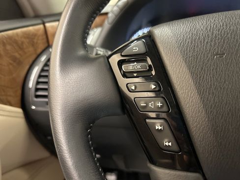 Used 2022 Nissan Armada SL w/ Captain's Chairs Package image 21