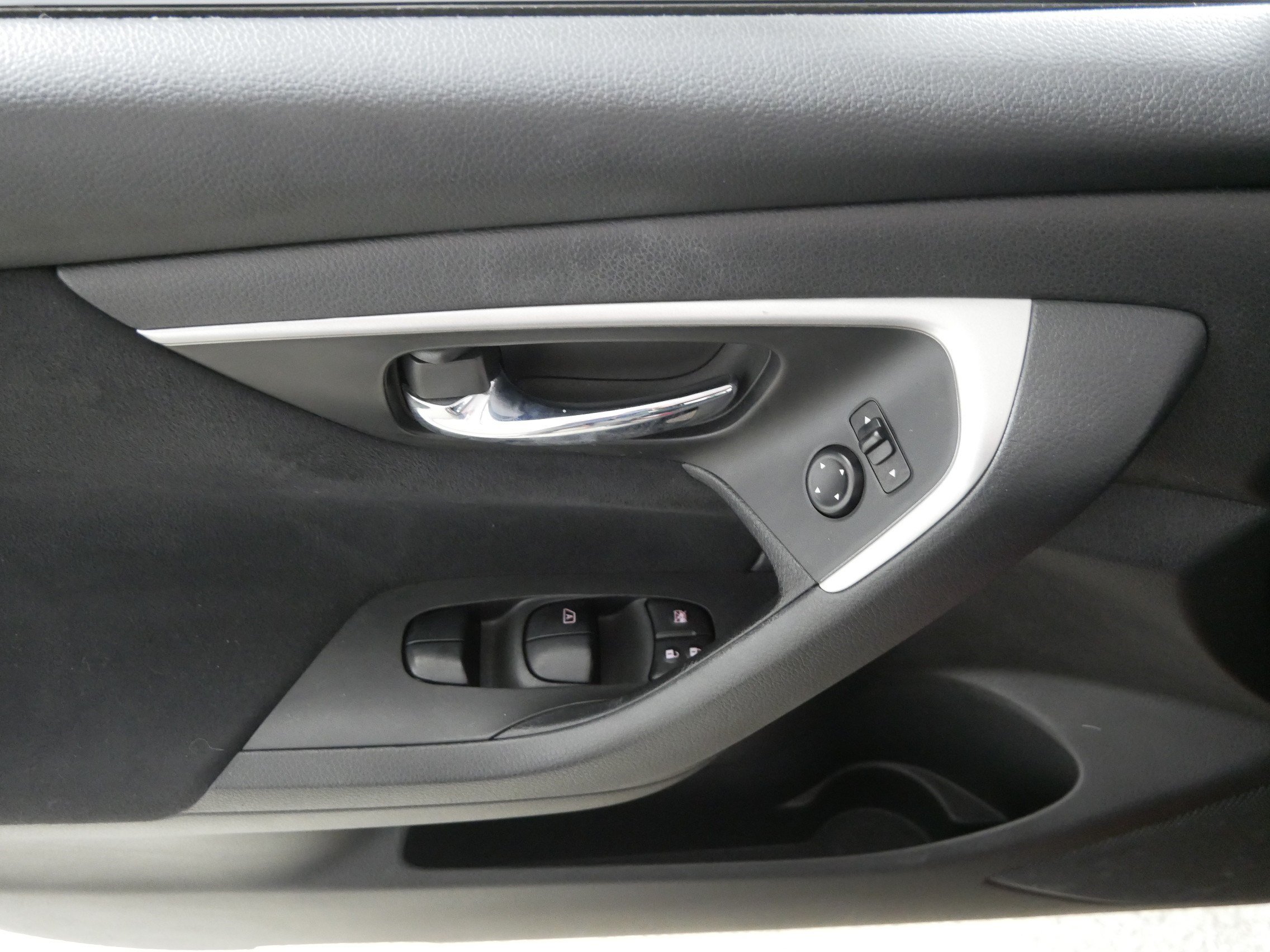 Used 2015 Nissan Altima 2.5 SV FWD image 19