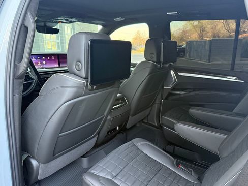 Used 2026 Cadillac Escalade Platinum Sport w/ LPO, ONYX Package image 32