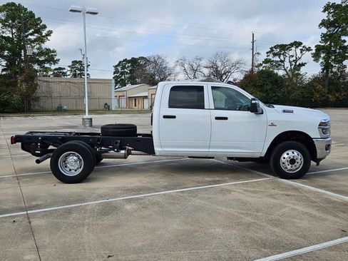 New 2025 RAM 3500 Tradesman w/ Chrome Appearance Group AWD/4WD image 4