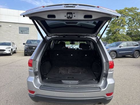 Used 2019 Jeep Grand Cherokee Laredo w/ Security & Convenience Group AWD/4WD image 36