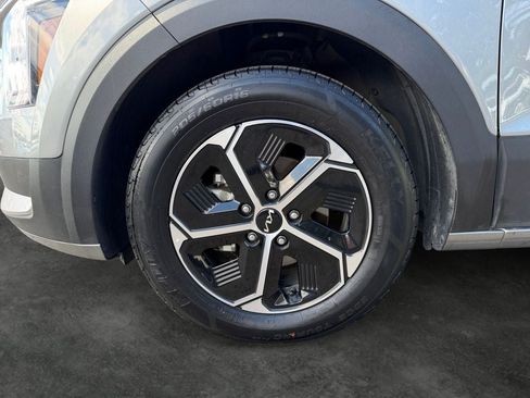 Used 2025 Kia Niro LX FWD image 4