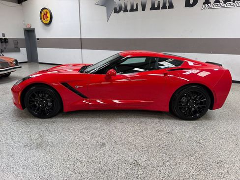 Used 2019 Chevrolet Corvette Stingray Coupe w/ 1LT RWD image 3