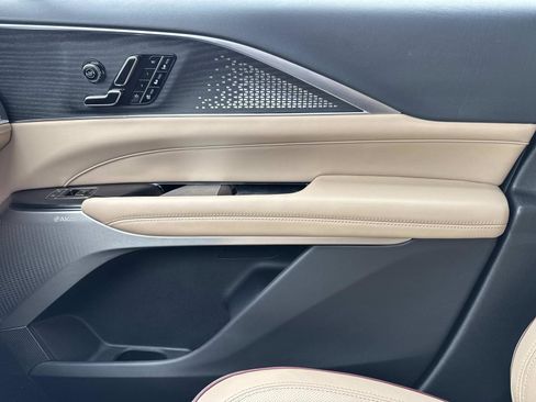 New 2025 Cadillac Lyriq Luxury image 24