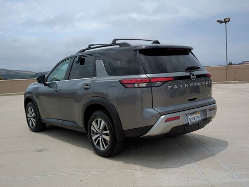 Certified 2022 Nissan Pathfinder SL w/ Lighting Package (N92) image 8