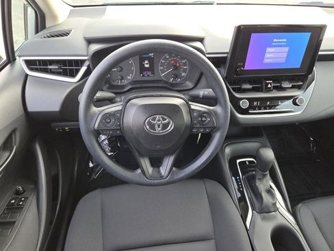 Used 2025 Toyota Corolla LE image 5