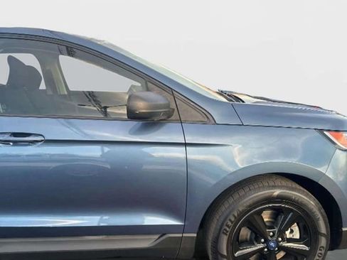 Used 2018 Ford Edge SE image 4