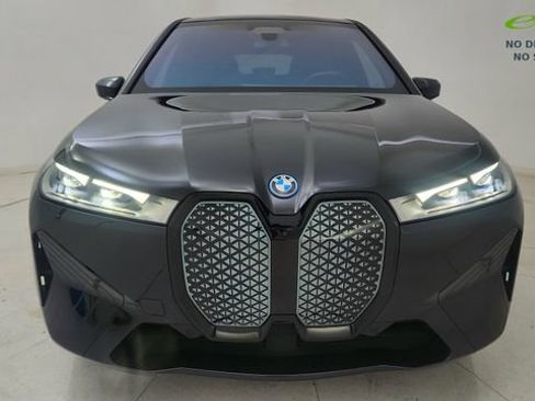Used 2024 BMW iX xDrive50 w/ Sport Package AWD/4WD image 13
