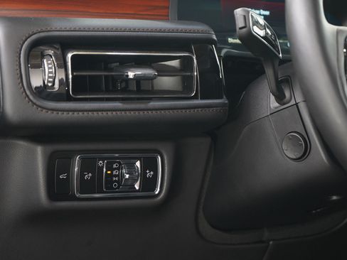 Used 2024 Lincoln Aviator Reserve w/ Equipment Group 201A image 23