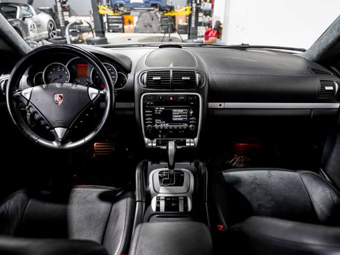 Used 2010 Porsche Cayenne GTS image 17