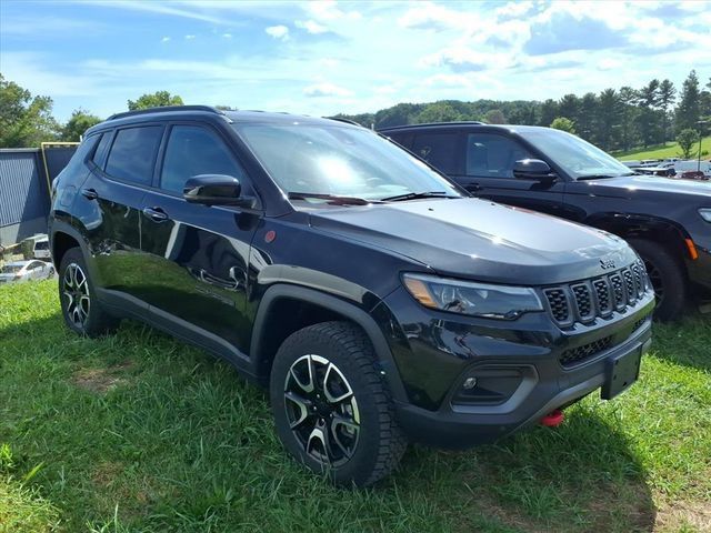 Used 2024 Jeep Compass Trailhawk w/ Trailhawk Elite Group AWD/4WD image 10