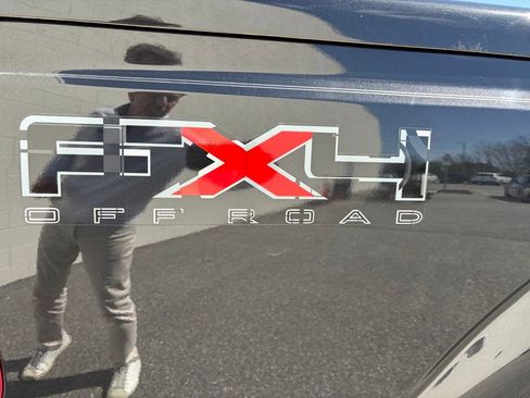 Used 2011 Ford F250 Lariat w/ Lariat Ultimate Pkg image 4