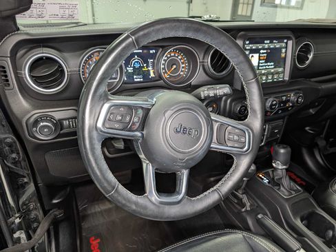 Used 2018 Jeep Wrangler Unlimited Sahara AWD/4WD image 31