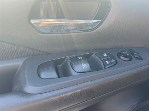 Used 2021 Nissan Kicks SV FWD image 34