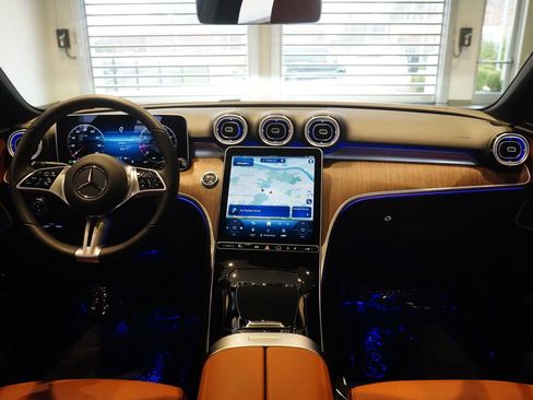 Used 2025 Mercedes-Benz C 300 4MATIC Sedan image 16