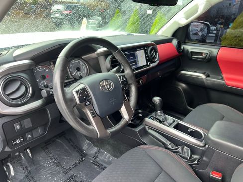 Used 2020 Toyota Tacoma SR5 image 25