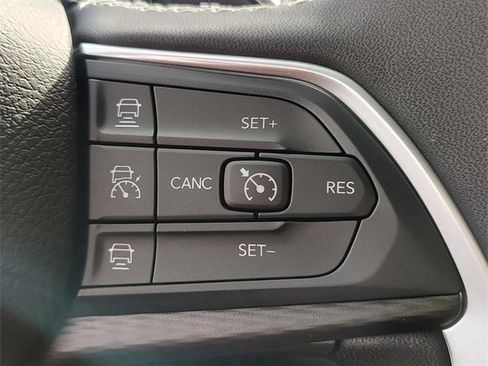 New 2025 Jeep Grand Cherokee Altitude image 19