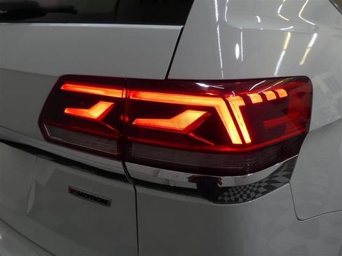 Used 2021 Volkswagen Atlas SE w/ Panoramic Sunroof Package AWD/4WD image 16