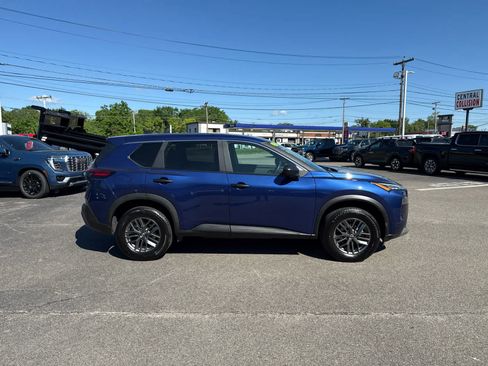 Used 2023 Nissan Rogue S AWD/4WD image 6