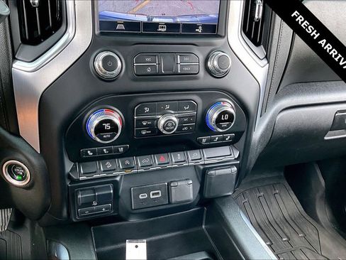 Used 2022 GMC Sierra 1500 SLT AWD/4WD image 16