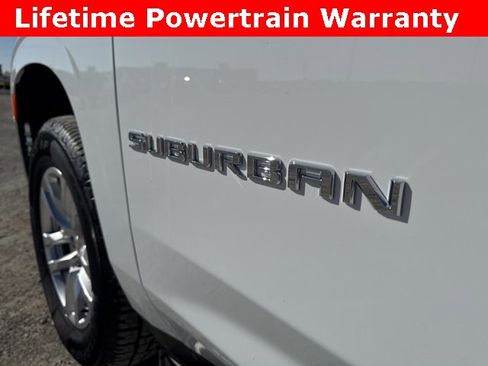 Used 2024 Chevrolet Suburban LT image 9