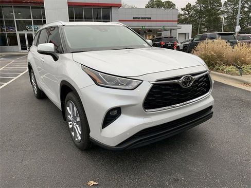 New 2026 Toyota Highlander Limited image 2