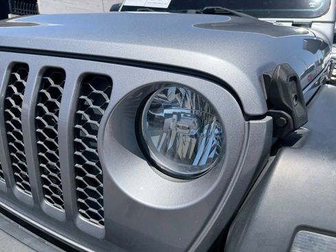 Used 2020 Jeep Gladiator Sport w/ Quick Order Package 24S AWD/4WD image 9
