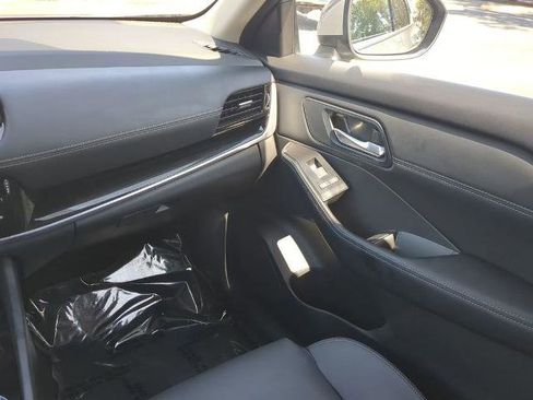 Certified 2025 Nissan Rogue SL w/ Tech Package image 17