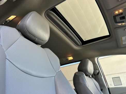 Used 2023 Toyota Sienna XLE FWD image 19