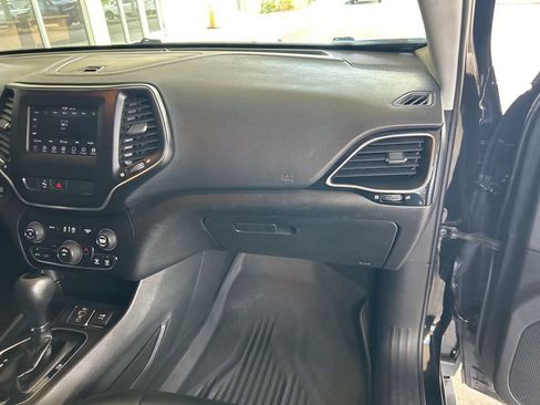 Used 2019 Jeep Cherokee Latitude Plus image 20