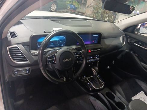 Used 2025 Kia Seltos EX w/ EX Sunroof Package AWD/4WD image 6